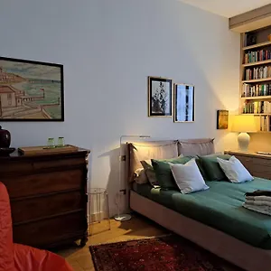 Couette-café Casa Mari - Free Secure Parking, Breakfast, Private Bathroom, Wifi, Garden, Aircon, 3 Min Walk To Metro And Train Station Italie