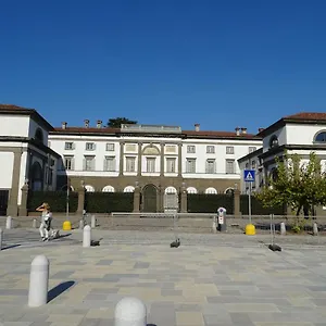 https://charme-rooms-villa-moroni.it-lombardy.com
